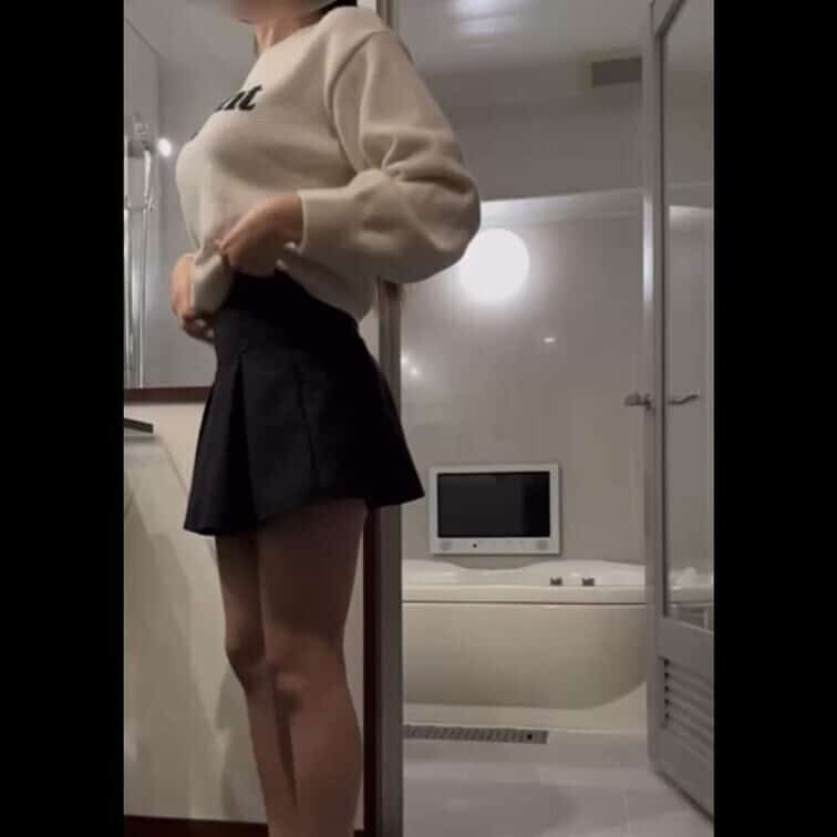 "完全顔出し"天然Fカップ陸上部ちゃんとデートからのいちゃらぶ生交尾してきた。(本編3時間36分)冒頭は陸上部ちゃんの生着替えの様子です。このあと一緒にお風呂入ってたらおっぱいがエロすぎてそのままセックスしちゃいました。