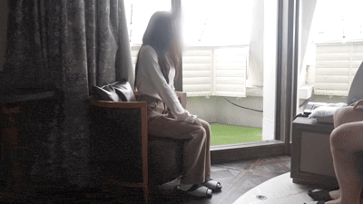彼氏持ち女子大生。友達と電話したままゲリラ3P(1時間23分) 彼氏がいる大学2年生、22歳。 会いにきた時…