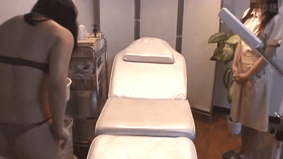 女性スタッフだと油断して気を許してしまうお客様が多数です