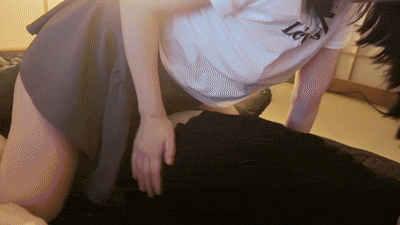 弟クンが寝てたからノーブラノーパンで乳首責めてみたら