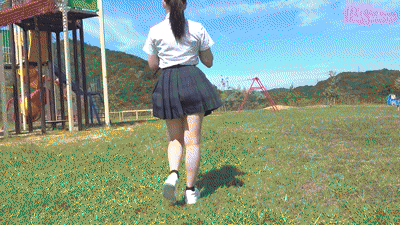 ミニスカ制服でちょっとHな公園遊び(1)アスレチック遊具パンチラ