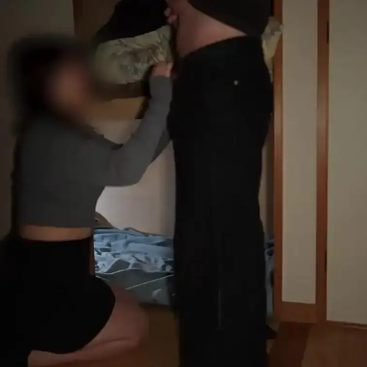 【子持ち人妻が実家の押し入れでガチセックス】