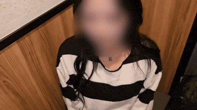 初撮影!ネカフェで見つけた瞳クリクリ美女!そのまま交渉して部屋に招きいれ即フェラスタート。よだれダラダラの濃厚フェラに耐え切れず大量口内射精からの手のひらに出させて人生初のごっくんさせました!絶対の自信作です!おっぱいポロリのおまけ付き!